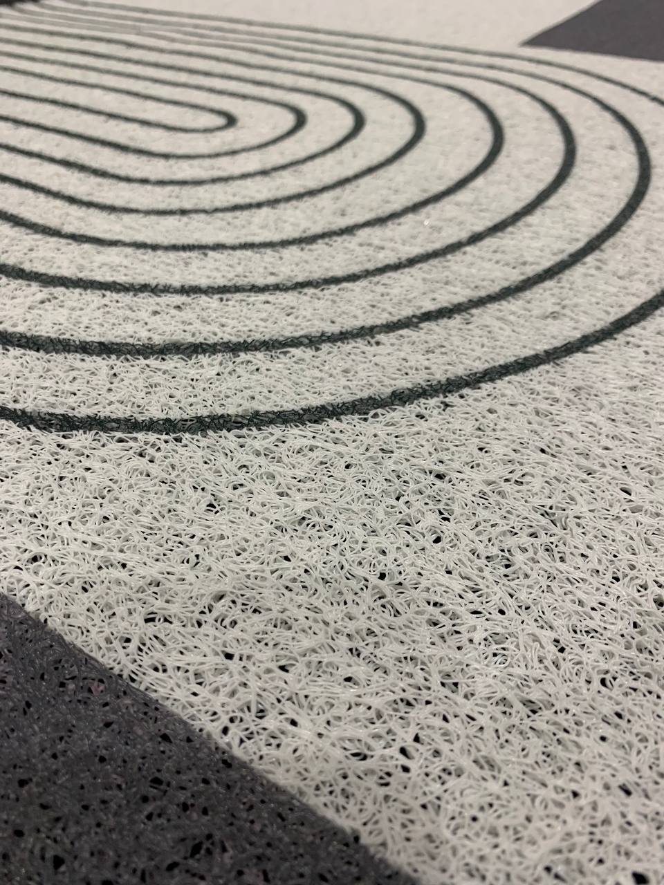 Schmutzabweisender Teppich, Flurteppich im skandinavischen Stil „Graues Labyrinth“